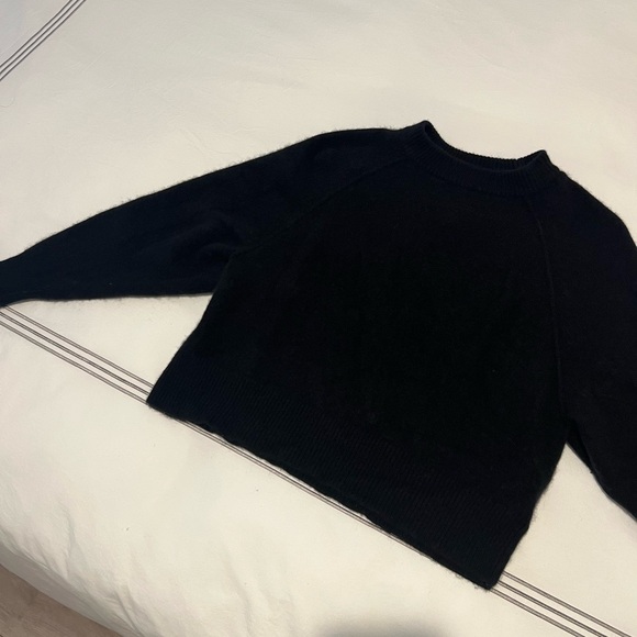 Black Cashmere Cropped Sweater - Picture 3 of 5